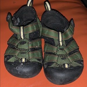Boys Toddler KEEN dark green sandals